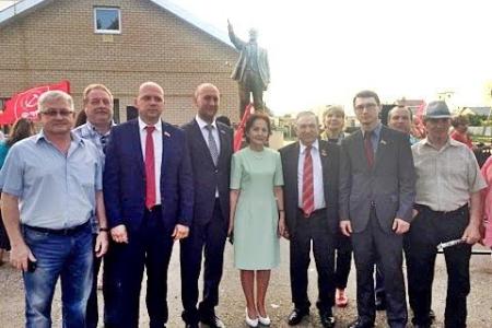 Татарстан. В городе Набережные Челны состоялось торжественное открытие после реконструкции памятника Владимиру Ильичу Ленину