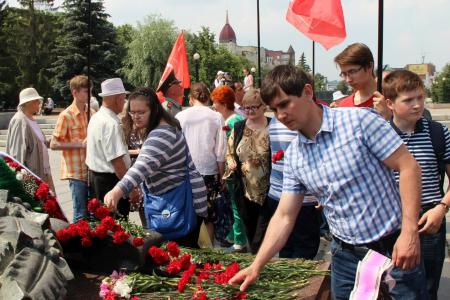 «Их подвиг бессмертен». Коммунисты Челябинска приняли участие в траурных мероприятиях 22 июня