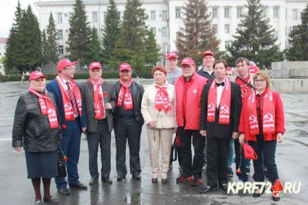Команда Тюменского обкома КПРФ стала победителем мини-футбольного турнира в Кургане