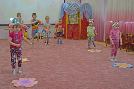 Коммунисты и комсомольцы Иванова побывали в гостях в детском доме «Родничок»