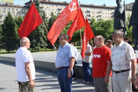 Автопробег КПРФ, посвященный Дню памяти и скорби, стартовал в Новосибирске