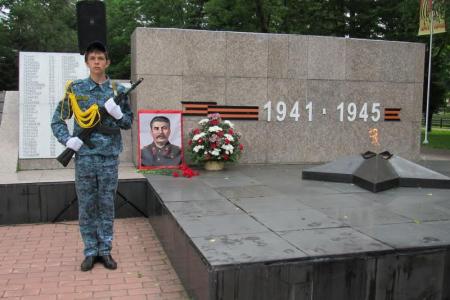 Еврейская автономная область: Нет НАТО! Нет войне! Спасение от фашизма — социализм!