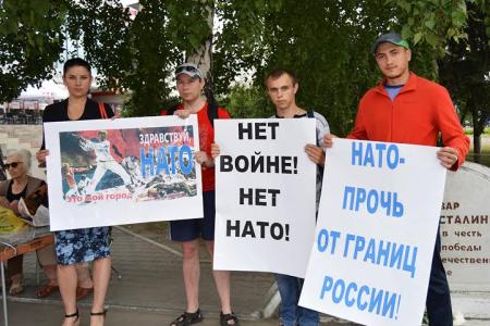 Барнаульские коммунисты провели анти-НАТОвские пикеты
