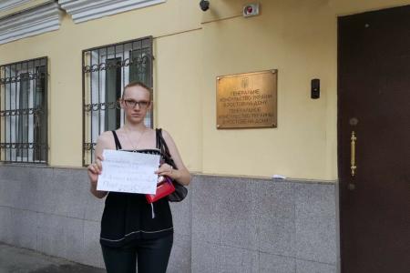 Комсомольцы вышли на пикеты к генконсульствам Украины в России с требованием освободить коммунистку и первого секретаря Харьковского обкома КПУ Аллу Александровскую
