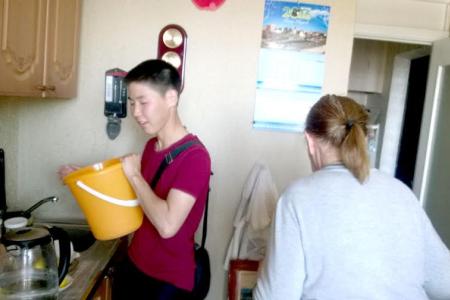 Комсомольцы Якутска помогают одиноким пожилым людям