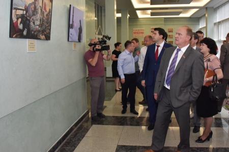 «Детство, опаленное войной». Г.А. Зюганов выступил на открытии выставки «Дети войны»