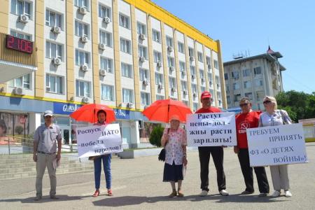 Республика Калмыкия, Элиста: «Нет войне! Нет НАТО!»