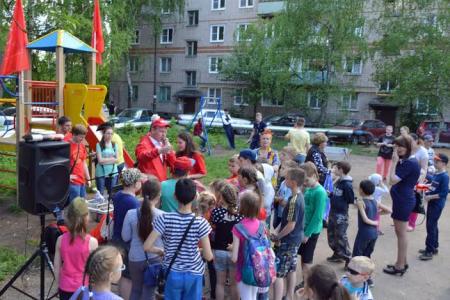 Коммунисты и комсомольцы Иваново провели праздник для детей
