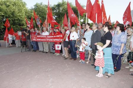 Ударим по НАТО всей силой пролетариата! Акция КПРФ в Воронеже