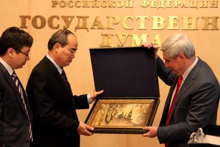 Иван Мельников встретился с Председателем Отечественного фронта Вьетнама Нгуен Тхиен Няном