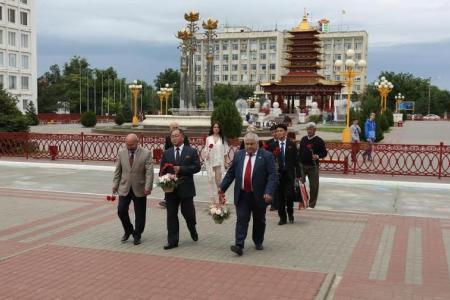 Делегации КПРФ и Трудовой партии Кореи, возглавляемые К.К. Тайсаевым и Ан Хен Мином, ознакомились с жизнью сегодняшней Калмыкии