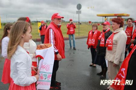 Команда Тюменского обкома КПРФ стала победителем мини-футбольного турнира в Кургане