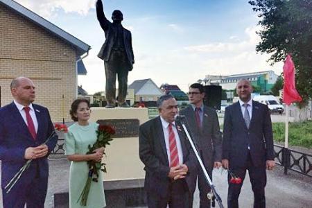 Татарстан. В городе Набережные Челны состоялось торжественное открытие после реконструкции памятника Владимиру Ильичу Ленину