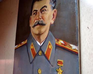 Луганские коммунисты открыли выставку современного плаката «Фашизм не пройдет»
