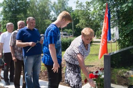 В городе Можга открыли первый в Удмуртии памятник детям войны