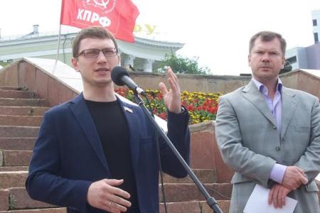 "Мама, папа, я - бездомная семья". Митинг обманутых дольщиков в Казани