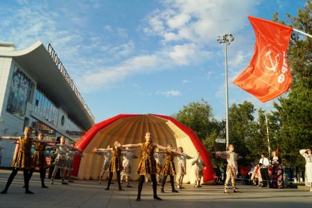Тюменские коммунисты концертом отметили день Русского языка