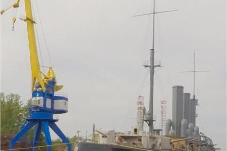 Комсомольский отряд приступил к ремонту крейсера «Аврора»!