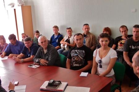 Луганские коммунисты открыли выставку современного плаката «Фашизм не пройдет»