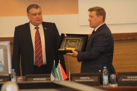Мэр-коммунист Анатолий Локоть подписал договор о побратимстве Новосибирска и Тирасполя