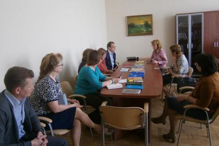 Депутат-коммунист Владимир Поздняков подарил Забайкальской краевой универсальной библиотеке им. А.С. Пушкина 36 редких книг
