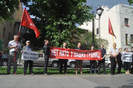 Сегодня НАТО – завтра фашизм! Акция коммунистов и комсомольцев Санкт-Петербурга