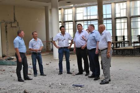 Сталинградские депутаты-коммунисты намерены сохранить барельеф Ленина в ДЮЦе