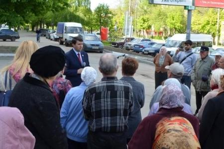 Олег Лебедев продолжает встречи с избирателями, на которых рассказывает об экономической программе и законопроектах КПРФ
