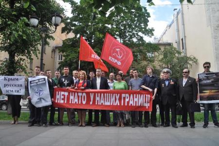 Сегодня НАТО – завтра фашизм! Акция коммунистов и комсомольцев Санкт-Петербурга