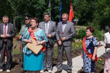 В городе Можга открыли первый в Удмуртии памятник детям войны
