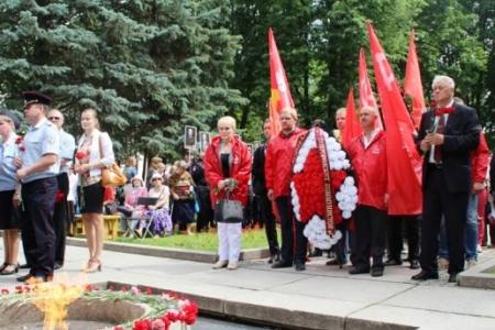 Новгородские коммунисты в День памяти и скорби почтили память погибших советских воинов