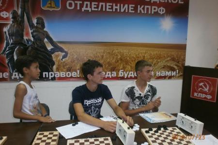 Алтайский край. Коммунисты организовали в Бийске шашечный турнир