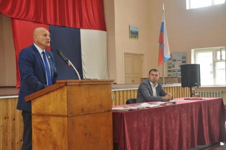Город Пушкин. Депутаты-коммунисты Юрий Афонин и Владимир Дмитриев встретились с рабочими авиаремонтного завода 