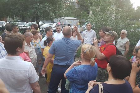 Краснодар. На сходе горожане обратились к депутатам-коммунистам за помощью