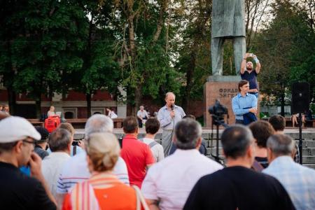 Москва. Коммунисты вместе с предпринимателями и организацией «Правозащита» провели акцию «Длинные ковши СТОП»