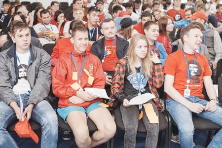 Делегация Ленинского Комсомола презентует «Молодёжную программу КПРФ» на  Форуме «Территория смыслов на Клязьме»