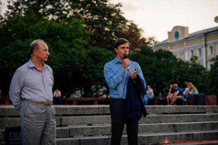 Москва. Коммунисты вместе с предпринимателями и организацией «Правозащита» провели акцию «Длинные ковши СТОП»