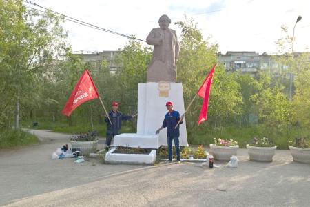 Коммунисты и комсомольцы Якутии провели субботник в селе Хатассы