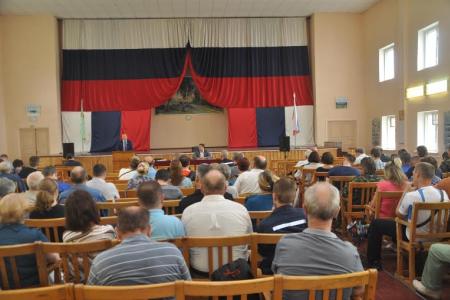 Город Пушкин. Депутаты-коммунисты Юрий Афонин и Владимир Дмитриев встретились с рабочими авиаремонтного завода 