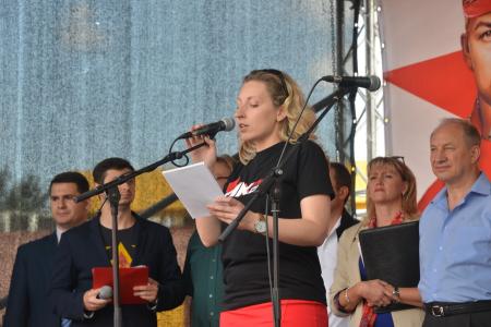 «Социализму — да!». В Москве прошел многотысячный митинг-концерт против капитализма в России