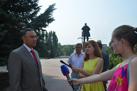 Ростовская область. В.И. Бессонову выдано удостоверение кандидата в депутаты Государственной Думы седьмого созыва