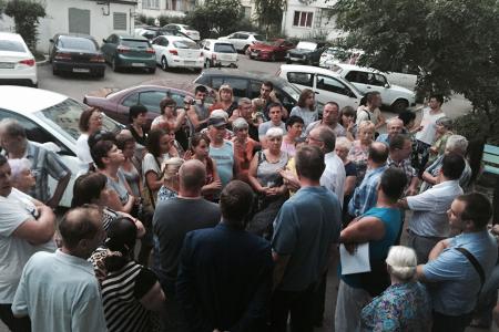 Краснодар. При поддержке КПРФ жильцы отстаивают свои права. Встречи С.К.Лузинова с избирателями
