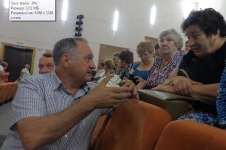 Оренбургская область. Сорочинцы семьями пришли на встречу с депутатами от КПРФ