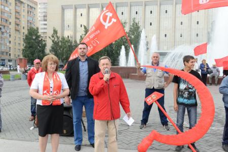 Новосибирцы потребовали повышения пенсий на митинге КПРФ
