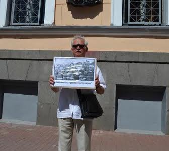 В Ленинграде продолжаются ежедневные пикеты против памятной доски Маннергейму