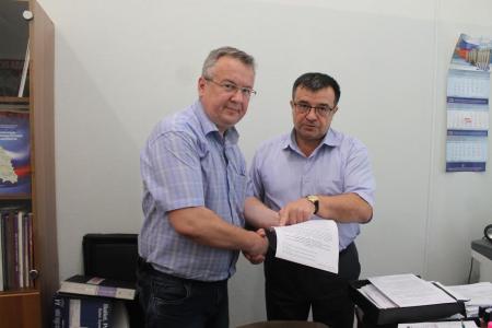 Псковская область. Кандидат в депутаты Государственной Думы от КПРФ Александр Рогов   первым  подал документы на регистрацию
