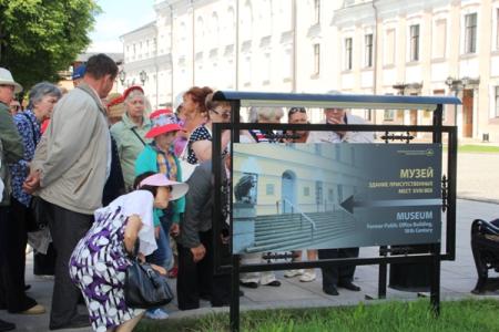 Делегация коммунистов из Луги прибыла на экскурсию в Великий Новгород