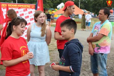Самарские комсомольцы приняли участие в Грушинском фестивале