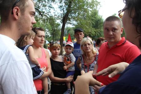 Волгоградская область. В Волжском состоялось торжественное открытие детской площадки, установленной по инициативе депутатов-коммунистов