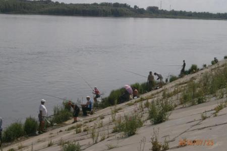 Алтайский край. Бийские коммунисты и актив организации "Надежда России" в очередной раз провели День рыбака